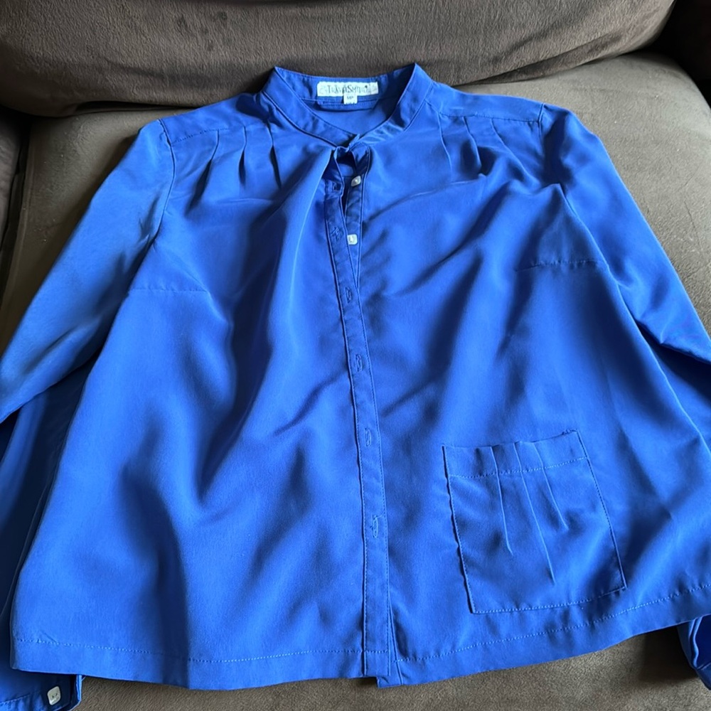 Travel Smith medium petite royal blue 100% polyester button down top